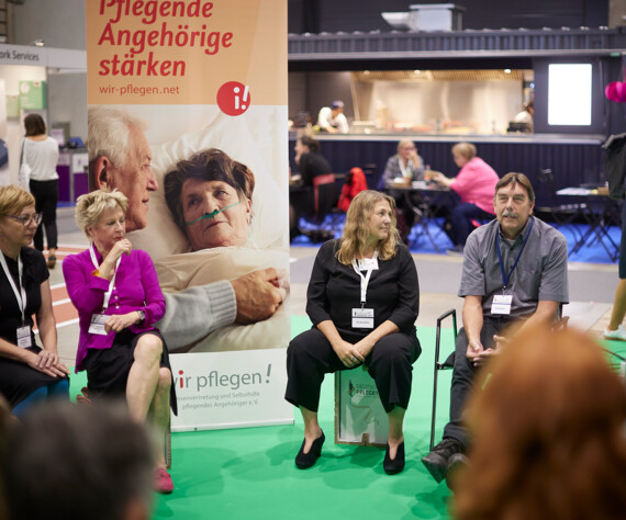 Diskussionsrunde in der Ausstellung